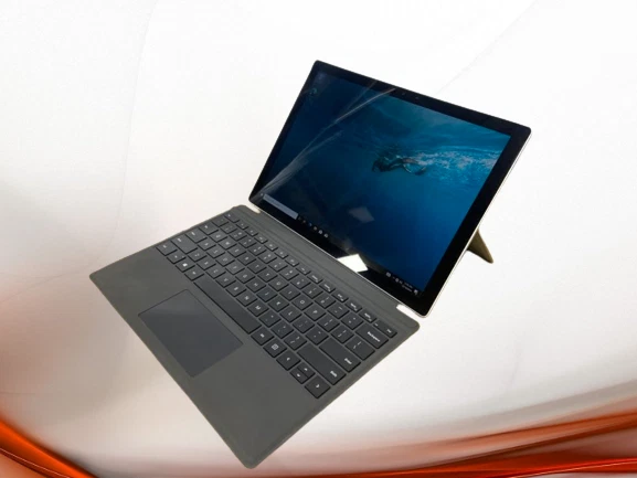 Microsoft Surface PRO 5th gen 1796 12"Tablet i5-7300U 4GBRAM 128 GBSSD QHD Touch - Image 2 of 4