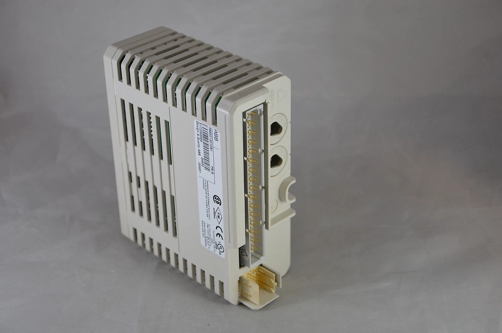 3BSE013210R1 PLC DI830 ABB Digital Input SOE Module 24VDC Input 2x8 channels - Picture 2 of 2