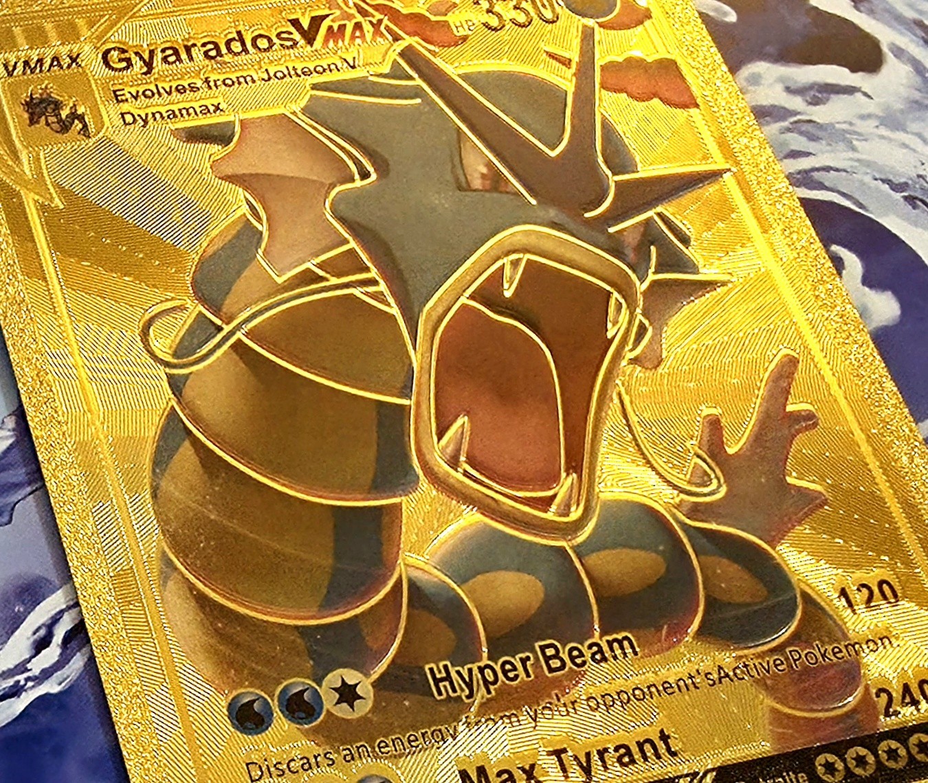 X 1 Pokemon Gyarados VMAX GOLD Foil Fan Art Collector Card 29/203