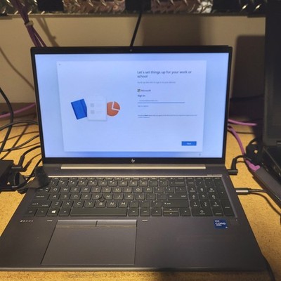 Scratched LCD HP ZBook Firefly 15 G8 Intel i5-1145G7 2.6GHz 16GB 256GB T500 GPU