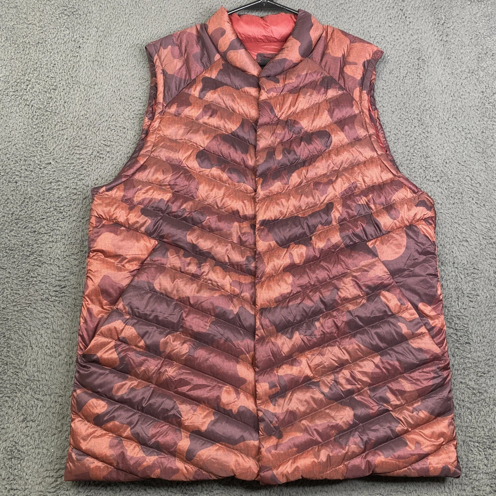 Lululemon Vest Mens Extra Large Red Camo Goose Down Puffer Snap Packable Warm