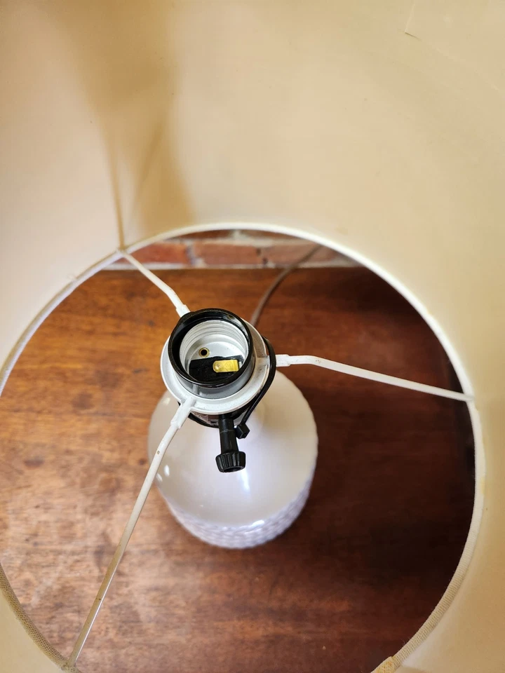 "Lámpara de mesa moderna de cerámica con pantalla - blanco/beige - 17"" de alto"  Foto 4 de 4