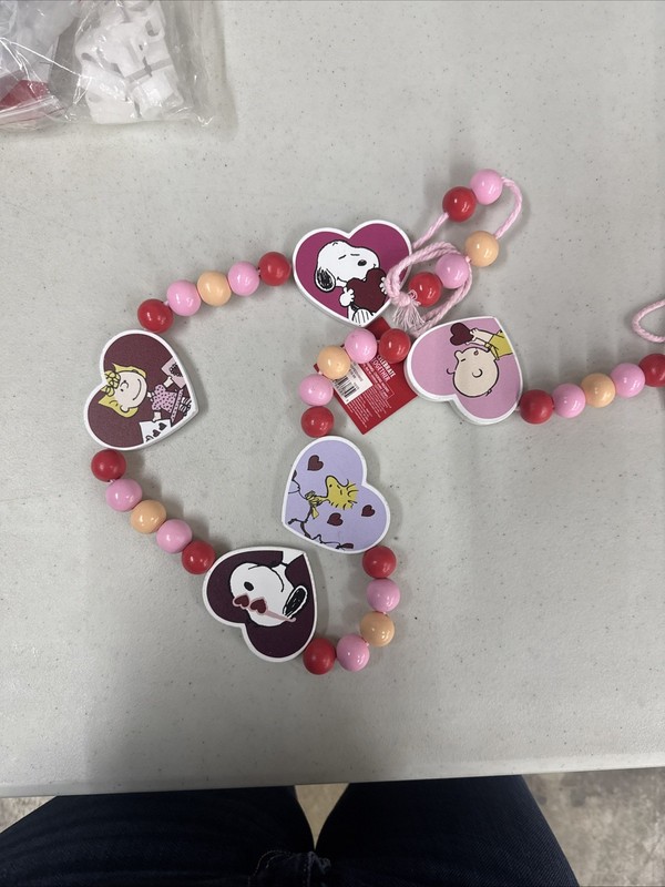Peanuts New 2025 Snoopy & Gang Valentine's Day Garland 48" Length Made Of Wood