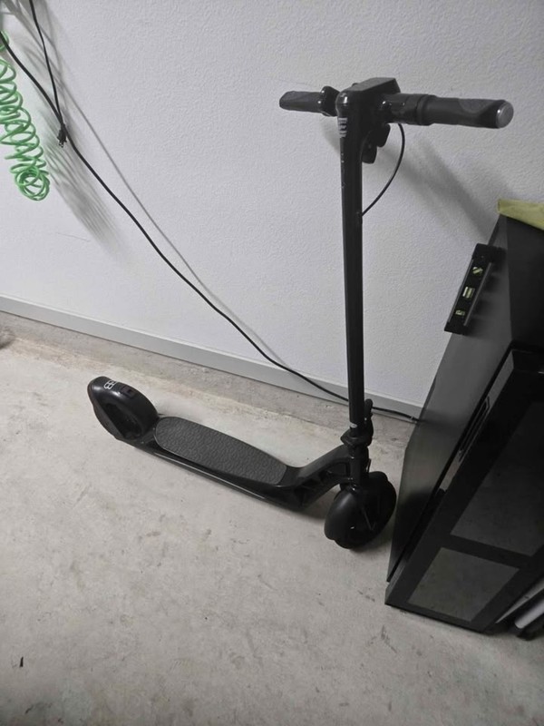 Bugatti Kick Electric Scooter Folding w/ Headlight & Taillight, Black