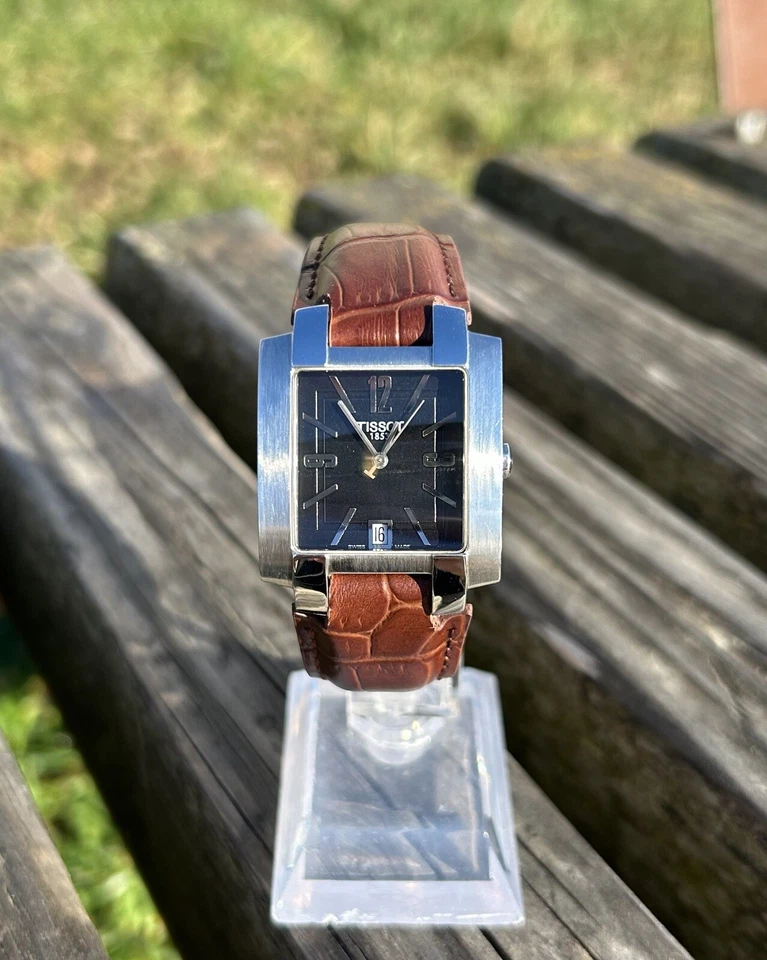 Reloj Pulsera Suizo Vintage Tissot 1853 TXL T60 Cuarzo L860/960K Reloj Años 2000’s Foto 2 de 4