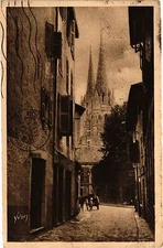 Old postcard Bayonne - The Cathedral seen from an old street (162928)