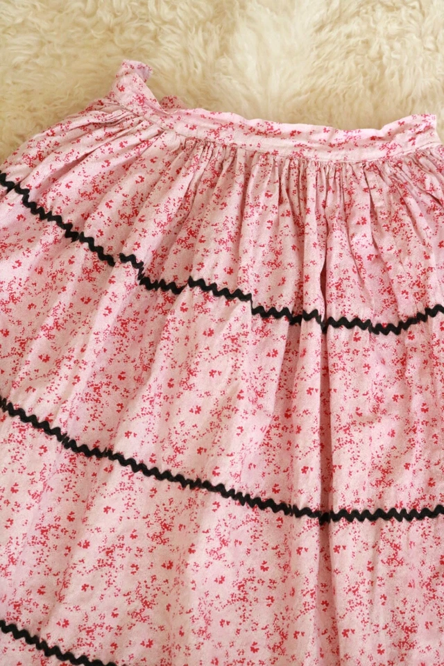 Saia de pátio vintage feita à mão anos 50 Calico acabamento Ric Rac tamanho 23" cintura metal zíper - Imagem 3 de 4