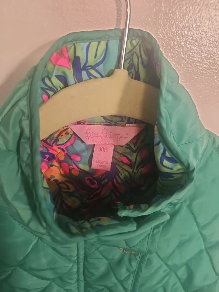 Chaleco acolchado LILLY PULITZER Getaway XXS Jade cremallera completa, bolsillo dorado a presión Foto 2 de 4