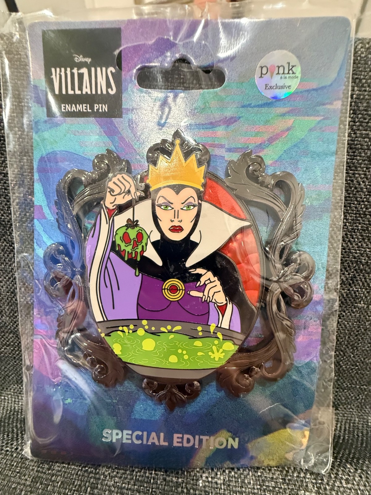 Disney Pink A La Mode PALM LE Pin The Evil Queen Villains Cameo 87061