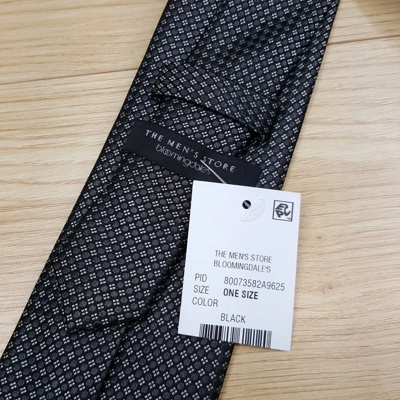BLOOMINGDALES TIENDA PARA HOMBRES Corbata para Cuello Negra Micro Punto Geométrico Clásica 100% Seda Foto 3 de 4