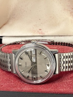 TIMEX Vintage *+BOX* 1970 s Men s Manual Day Date Silver Watch