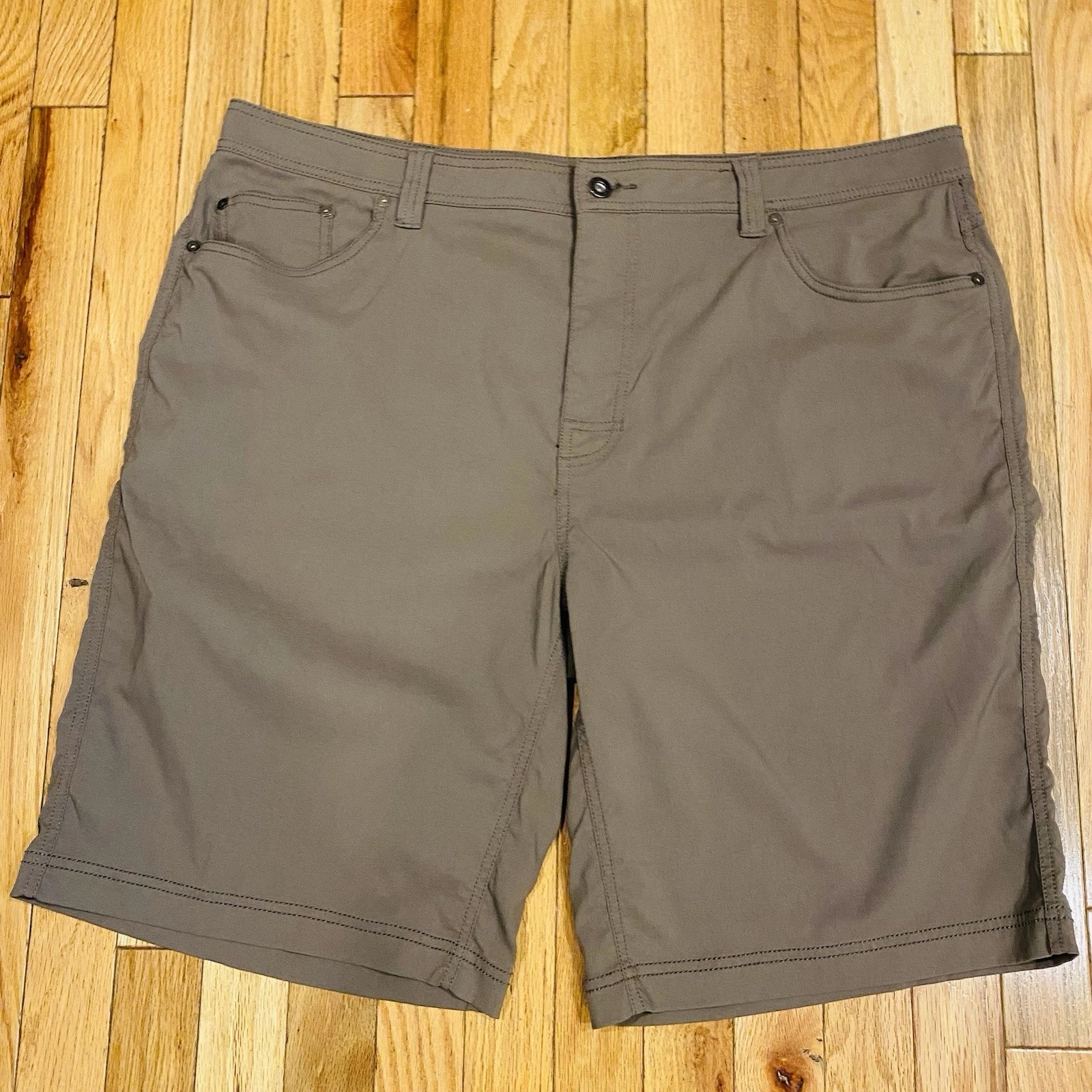 Prana Brion Shorts Brown Hiking Stretch Style# M3BN11117 Men's 42 x 11