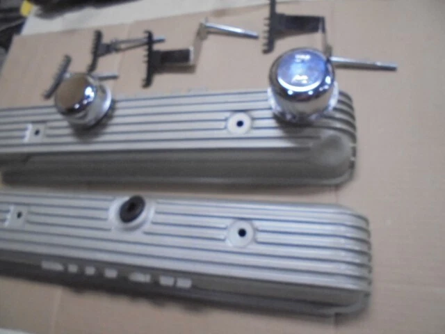 EXCELLENT BUICK RIVIERA NAILHEAD FINNED ALUMINUM VALVE COVERS GS w/BOLTS WIRE - Image 3 of 4