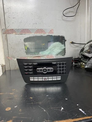 MERCEDES C220 W204 2012 SAT NAV RADIO CD DVD HEAD UNIT A2049001111 - Image 1 of 4