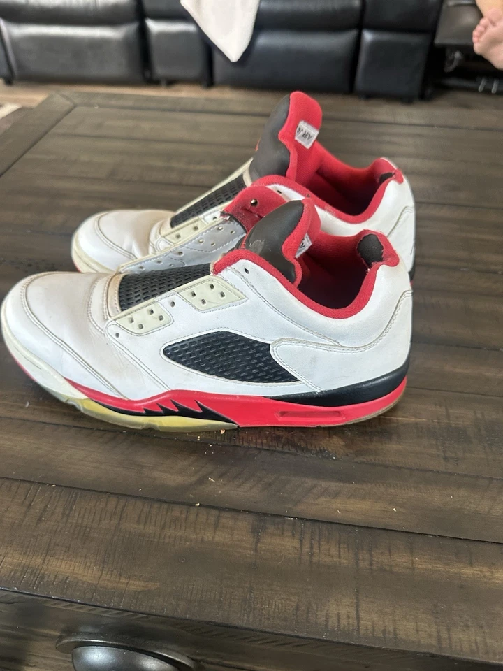 Talla 9.5 - Air Jordan 5 Retro 2016 Low Fire Red Foto 2 de 4