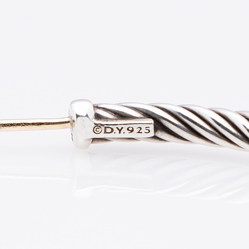 Pendientes de aro David Yurman de plata de ley con cable de 1,5" - Imagen 3 de 4