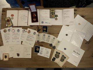 DDR Medaillen Orden Abzeichen Urkunden FDJ MFS NVA DFD Kampfgruppe Konvolut