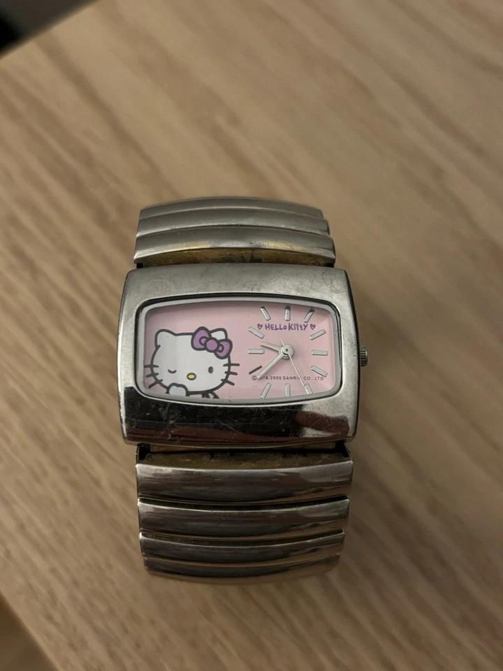 Reloj Streetwear Hello Kitty vintage de acero inoxidable Foto 3 de 4