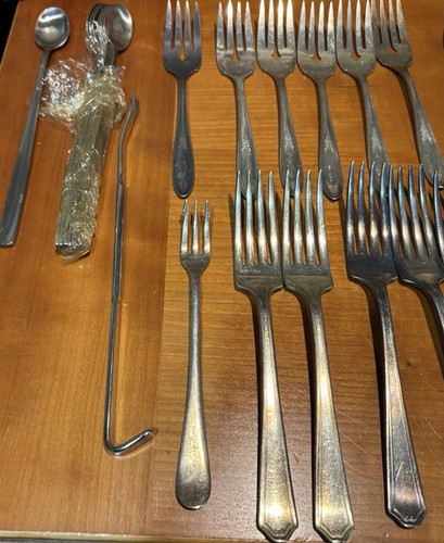 Oneida Ltd WM A Rogers Silverware Lot Forks & Spoons Lot 45 Pieces - Picture 2 of 10