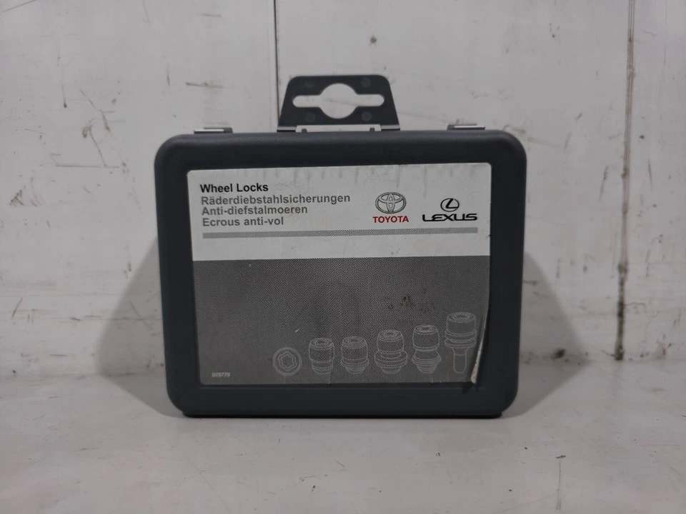 TOYOTA C-HR RAV 4 COROLLA PRIUS AURIS YARIS LLAVE TUERCA RUEDA BLOQUEO NUEVO GENUINO Foto 2 de 4