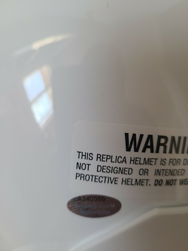 Barry Sanders Signed Hall of Fame Helmet. Hall of Fame inscription. PSA/DNA Auth - Picture 4 of 4