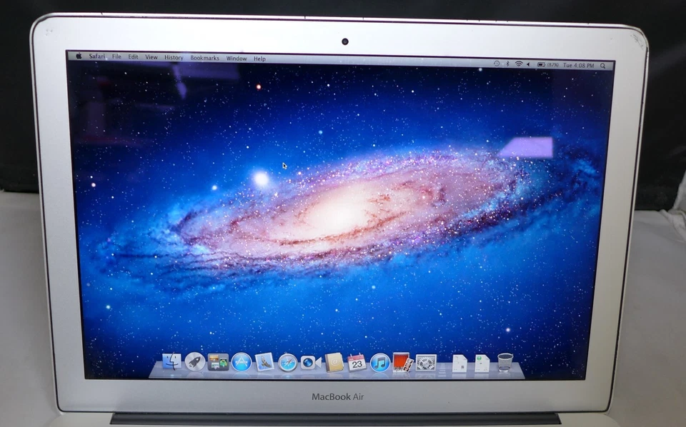 Apple Macbook Air 13.3", Mid 2011, Silver, 1.6GHz, i5, 2GB, 64GB- Loose Hinge - Image 2 of 4