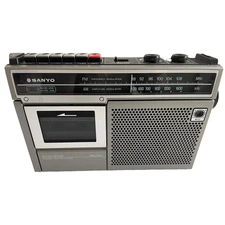 VINTAGE *NEW* 1980's Sanyo M2562 AM/FM Portable Tape Recorder BoomBox