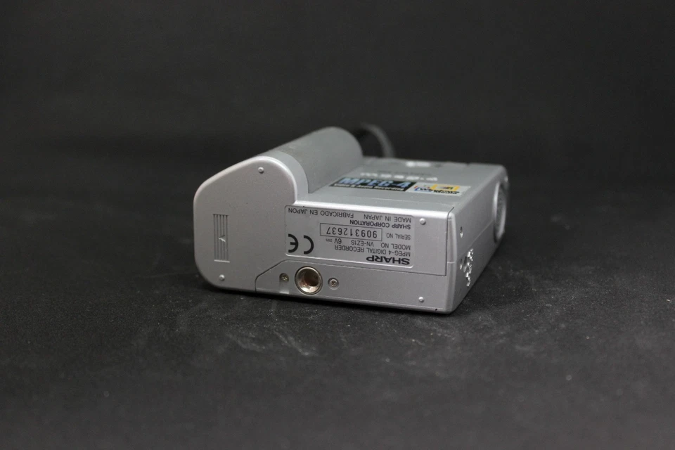 Digital camera Sharp VN-EZ1 (NOT WORKING) - Image 4 of 4