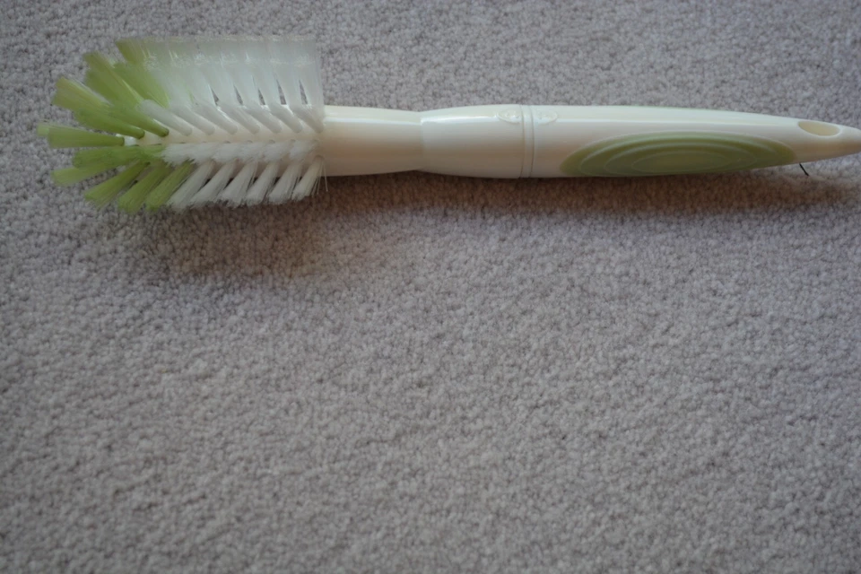 NEW Tommee Tippee 2 in 1 GREEN Bottle Brush and Teat Cleaner