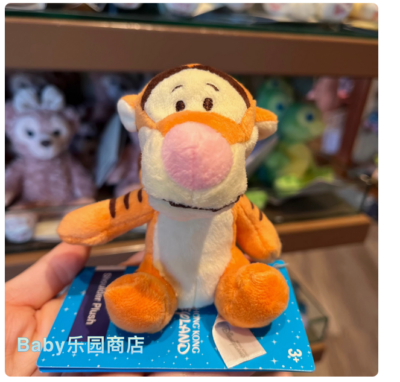 Authentic Disneyland Tigger Shoulder Pal Plush Magnetic Doll HK