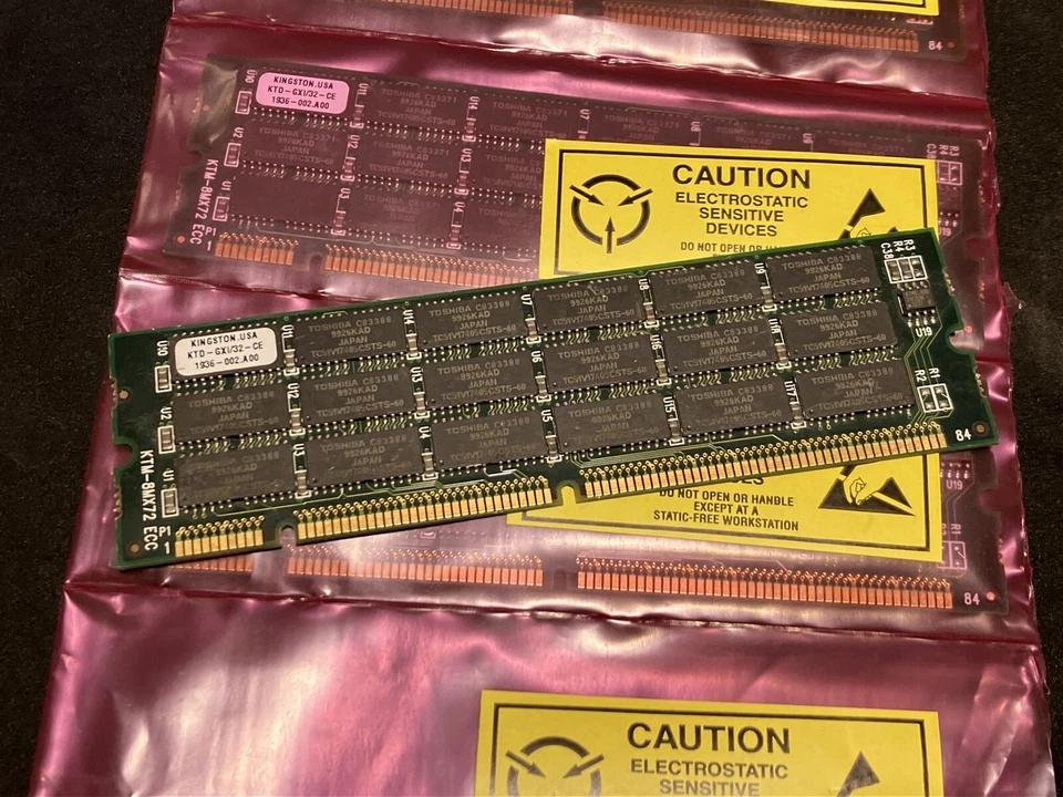 4x 32MB Kingston ECC Unbuffered EDO RAM DIMM 168-Pin 4Mx72 Memory 3.3V 60ns - Image 3 of 4