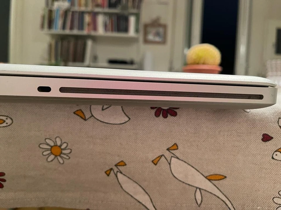 Apple MacBook Pro 13" · i5 2th gen 2.3 GHz · 4GB · 320GB, foto 3 di 5