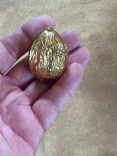 VTG ERNEST STEINER Goldtone Metal Walnut Sewing Kit Thimble Etui (1930-1940)