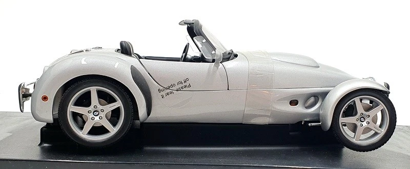 Autoart 1/18 Scale 78212 - 1998 Panoz AIV Roadster - Silver - Image 3 of 4