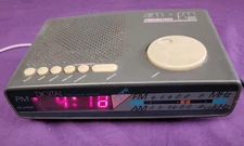 Soundesign AM-FM Electronic Digital Clock Radio Red LED Vintage Tested Working