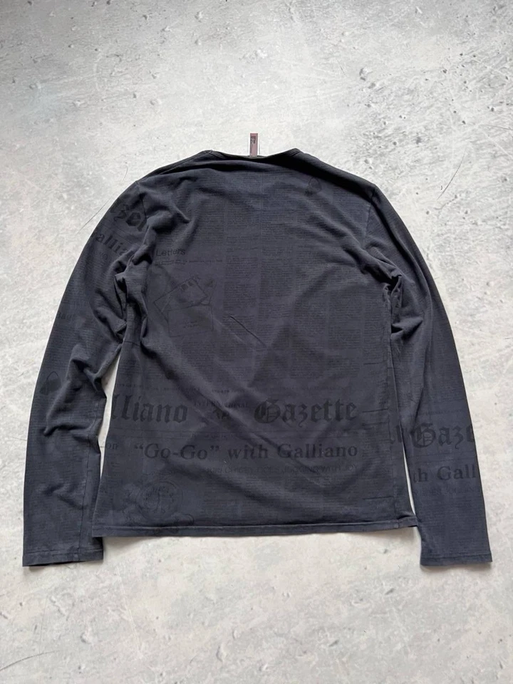 John Galliano Long Sleeve Newspaper Gazette Print Tee Shirt Women's Sz M Vintage - Image 4 of 4