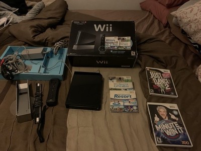 Nintendo Wii Black Console Bundle with Wii Sports Resort, Just Dance 2, Accesso 