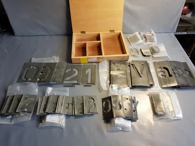 Schriftenmaler Schriftschablonen Satz Buchstaben + Zahlen Metall Bundeswehr (M) - Bild 1 von 4