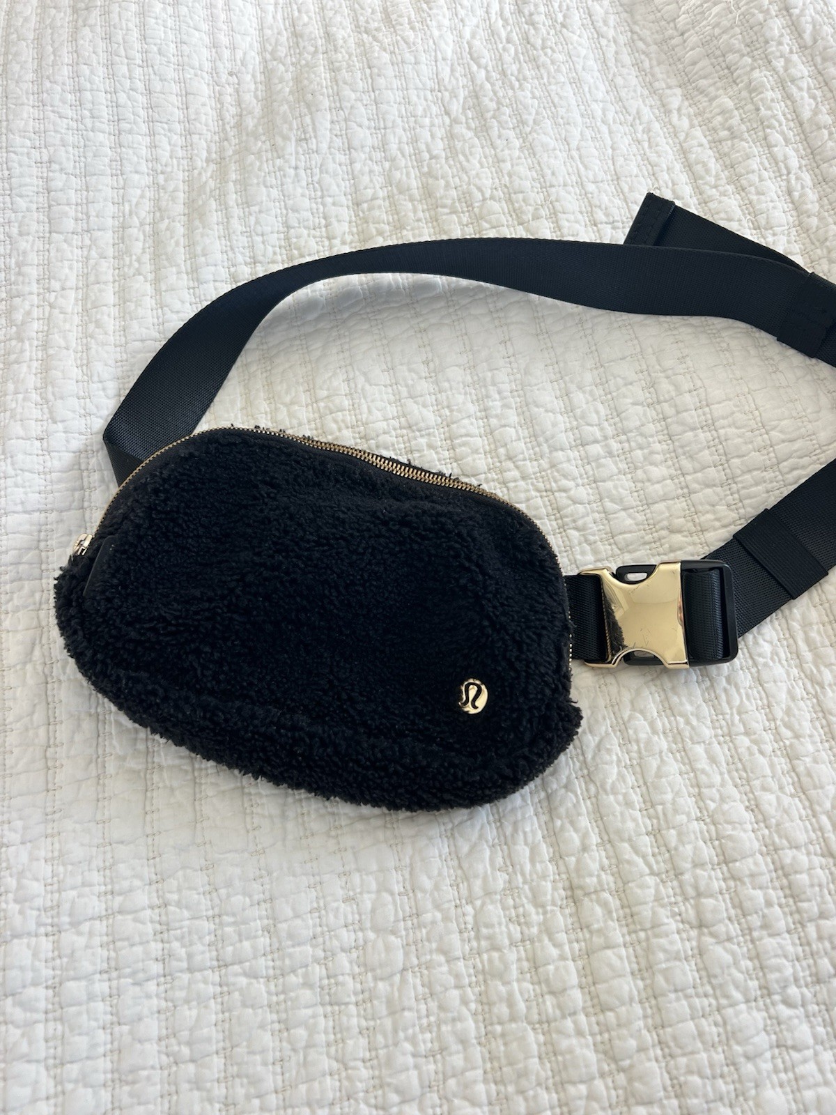Lululemon Everywhere Belt Bag Fleece Sherpa Black Gold Hardware
