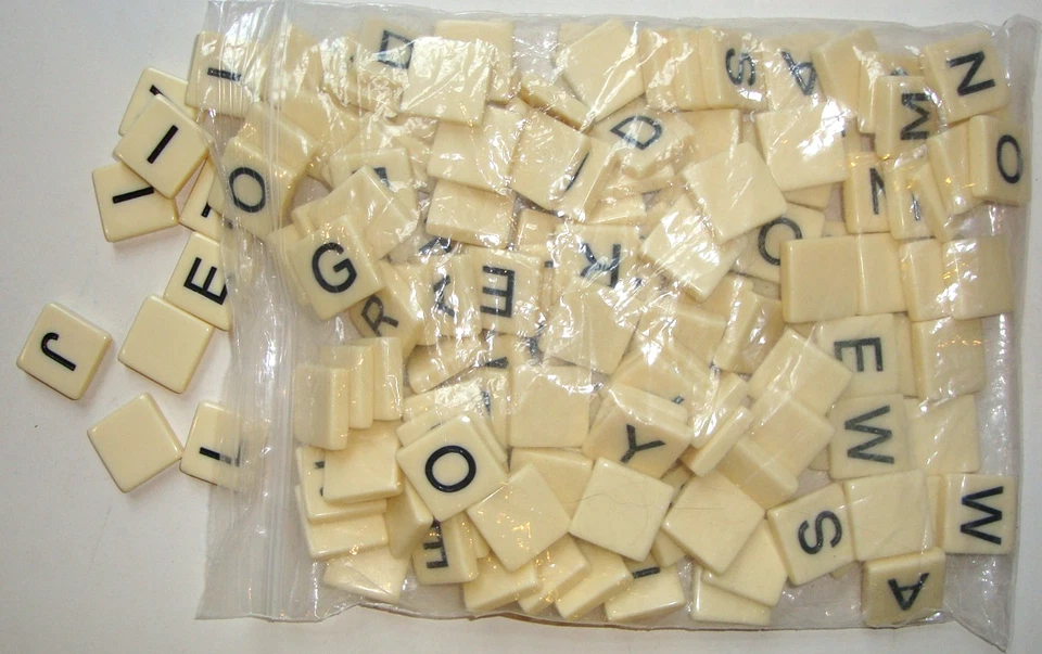 BANANAGRAMS Winning Moves 2105 FAST PACED TILE WORD GAME Bananas - Image 4 of 4