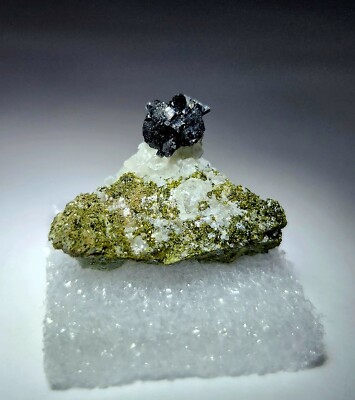 ***WOW EX.SCHLICHTER-Fantastic Babingtonite crystal on Epidote, TN mine Mass.***