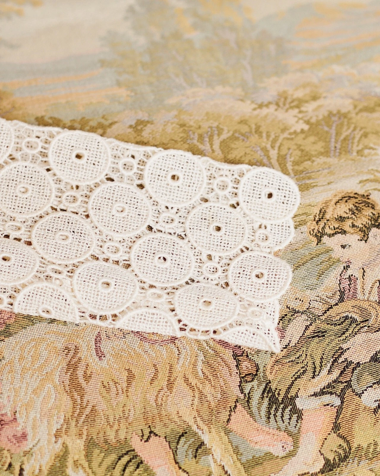 Abito Miu Miu in crepe con maniche in pizzo macramè. Made in Italy. Taglia IT 40 rilassata