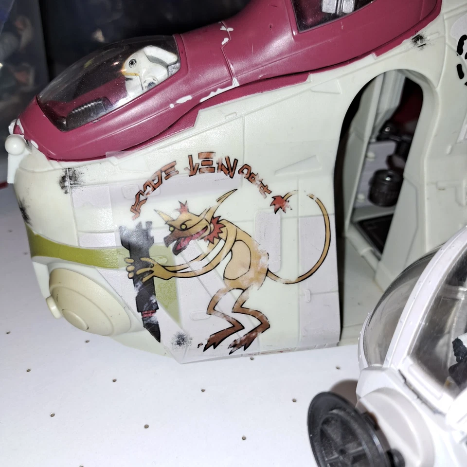 Juego de 2 calcomanías Star Wars Clone Wars Crumb Bomber Gunship transparentes pelar y aplicar Foto 3 de 4