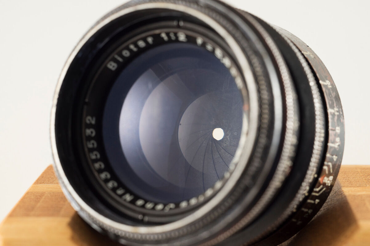 Carl Zeiss Jena Biotar 58mm F2 RED T M42 Lens - 17 aperture Carl Zeiss Jena Biotar 58mm F2 RED T M42 Lens - 17 aperture