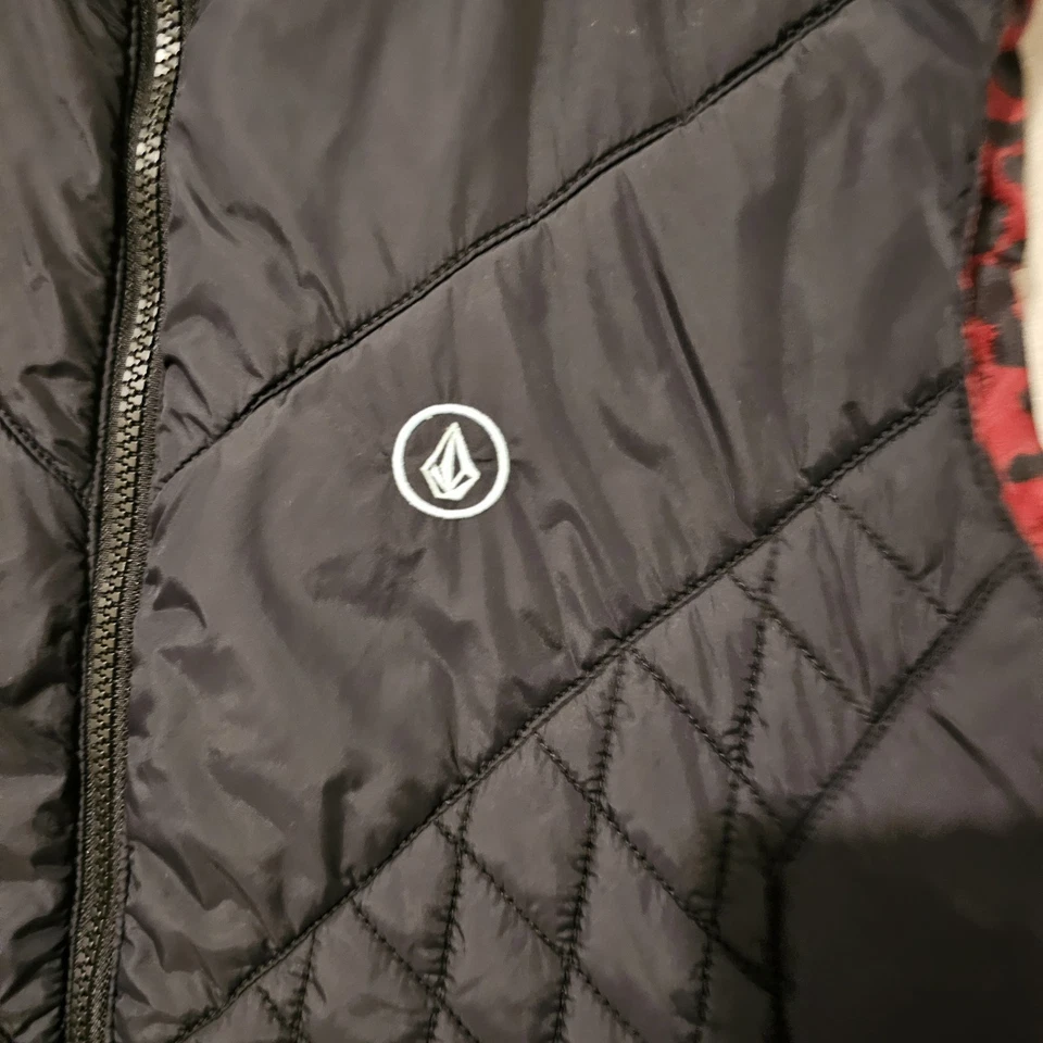 Volcom Womens Black Puffer Vest Sz 12 Winter Excellent Condition - Image 3 of 4