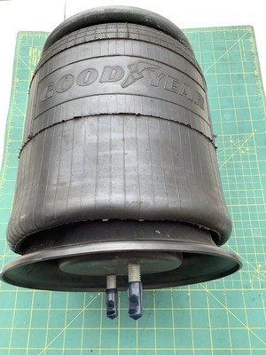 Goodyear air spring 1R12-454 / MCI 12L-1-215 / 566-24-3-038 -New Old Stock