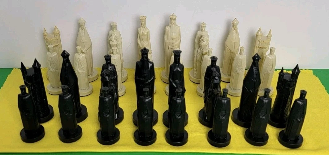 Vintage 1960's Peter Ganine Conqueror Chess Pieces - Complete Set.