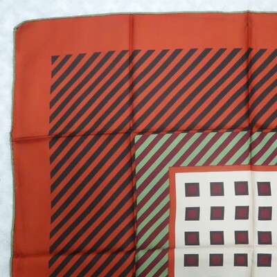 Foulard Grand Format Louis Feraud En Soie - Modèle Carré Ou Bandana Multicolore, Occasion