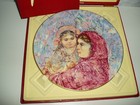 Nib 1977 "Lucia & Child" By Edna Hibel, Collectors Royal Doulton Plate