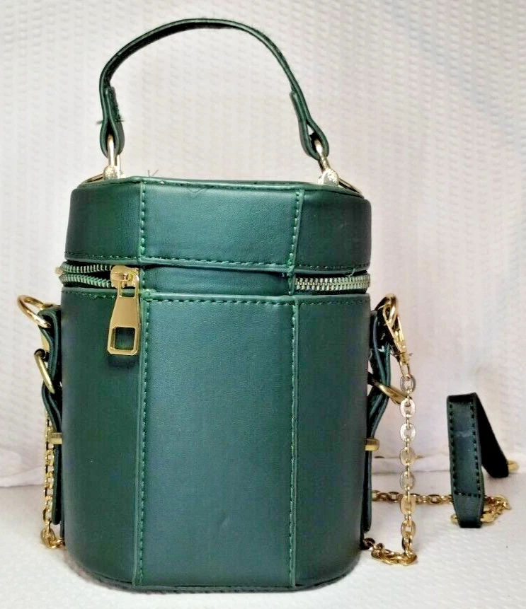 Stylish New York Yankees Designer Handbag for the Fashion Enthusiast - Image 3 of 4